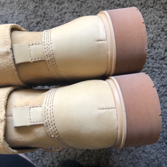 NIB  Timberlands beige fold over boots - Picture 6 of 8